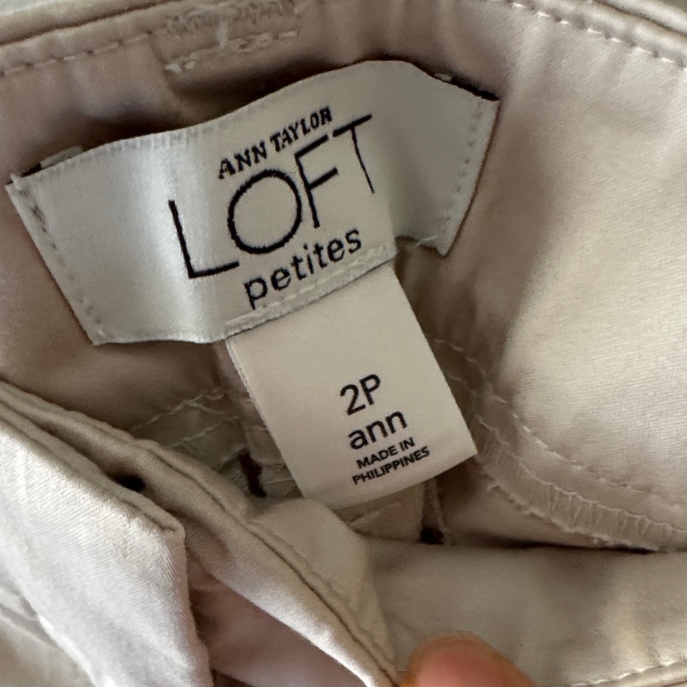 Bundle of 3 Ann Taylor Loft Capris Pants in Mauve Taupe, Cream, and Navy - Picture 8 of 16